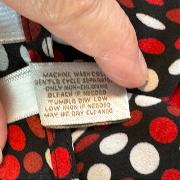 Chico’s Size 1 (Regular 8) Red/Black/White Polyester Polka Dot Sleeveless Blouse - Picture 9 of 9